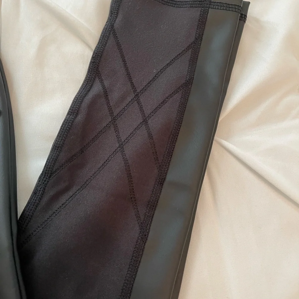 CHIC SPLENDID BLACK FAUX LEATHER LEGGING XS NWT! - Picture 8 of 12